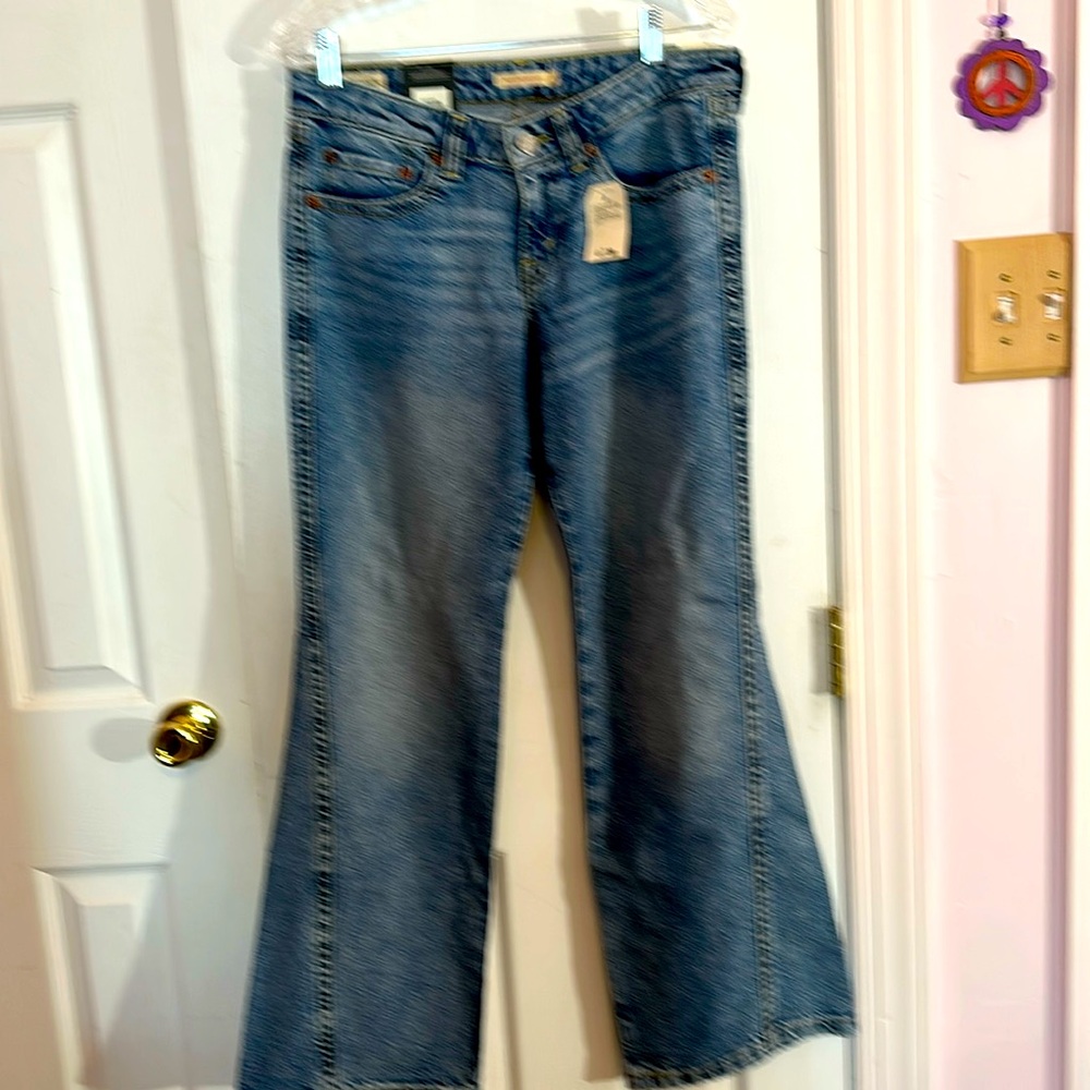 NWT Women’s Levi’s bootcut jeans size 31